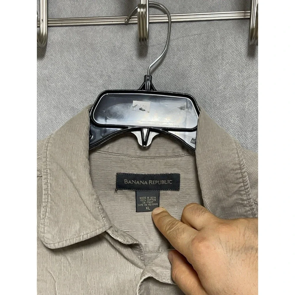 Banana Republic Shirt Men's XL‎ Beige Pinwale Corduroy Velvet Button Up Academia